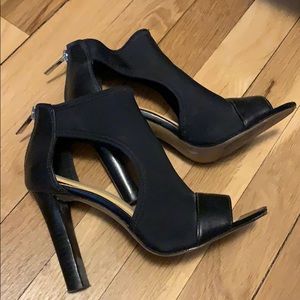 Size 5.5 Vince Camuto Heeled Booties